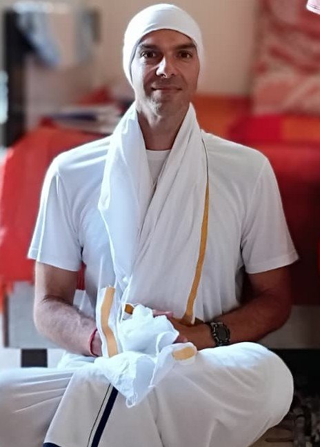 Sahaja Bodha smiling at Nirgunananda Kutir